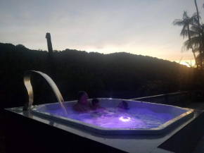 Chácara pé na água, 80 km de SP, com spa aquecido